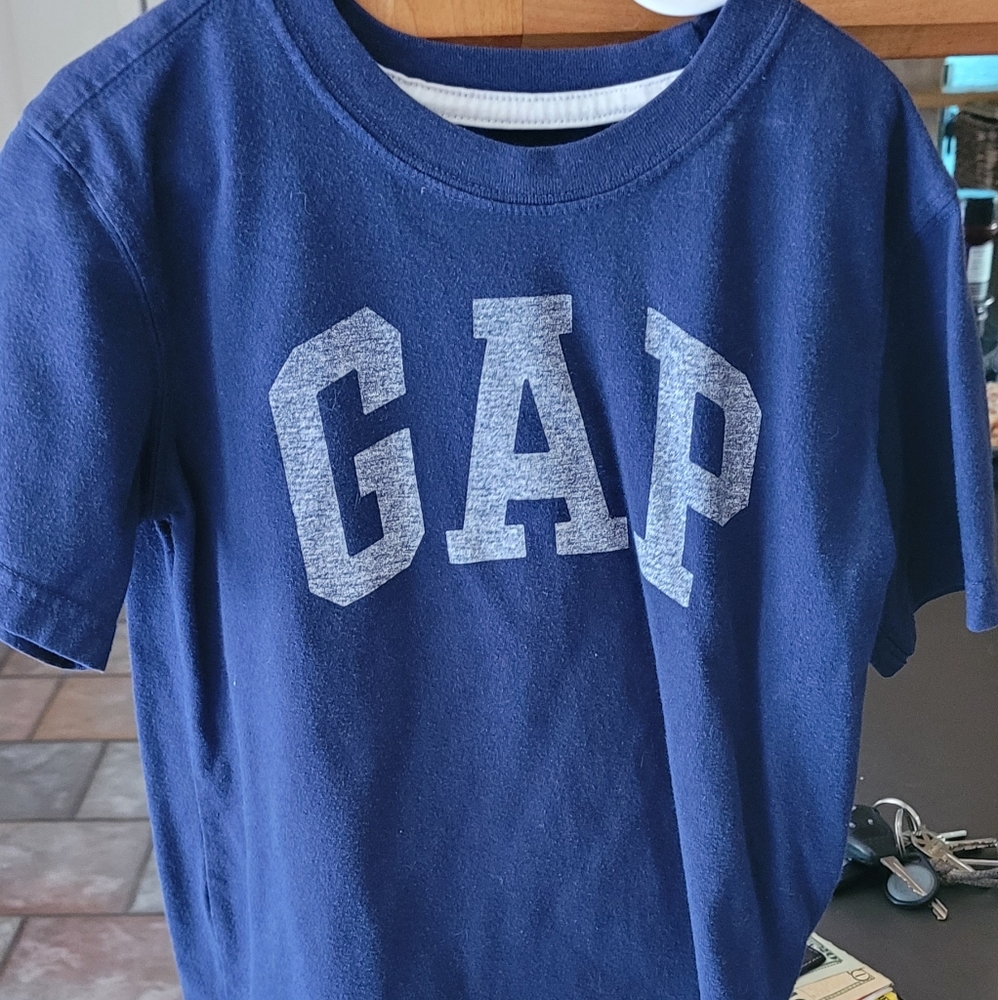 Gap t shirt
